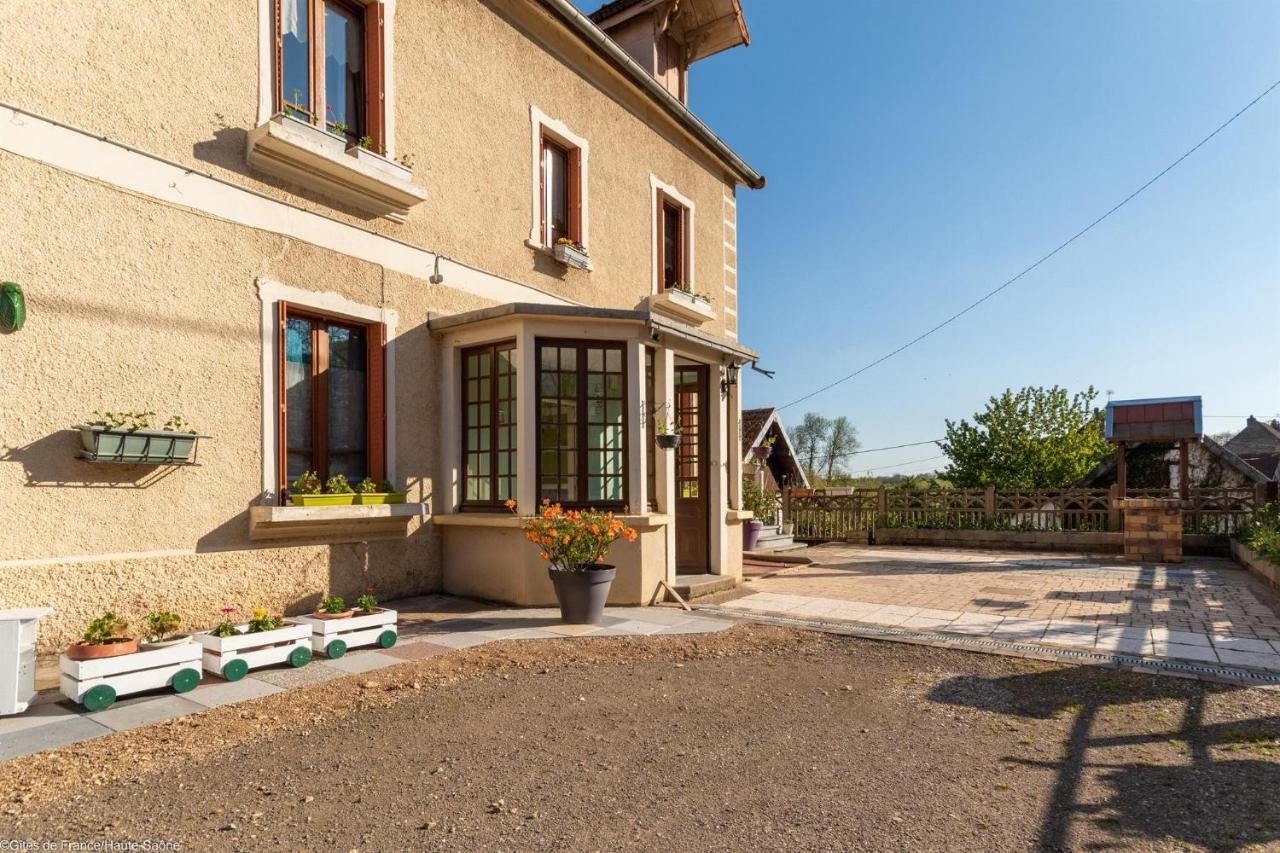 Les Hirondelles Villa Pesmes Exterior photo