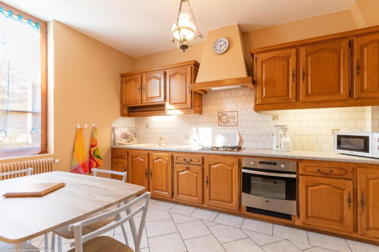 Les Hirondelles Villa Pesmes Exterior photo