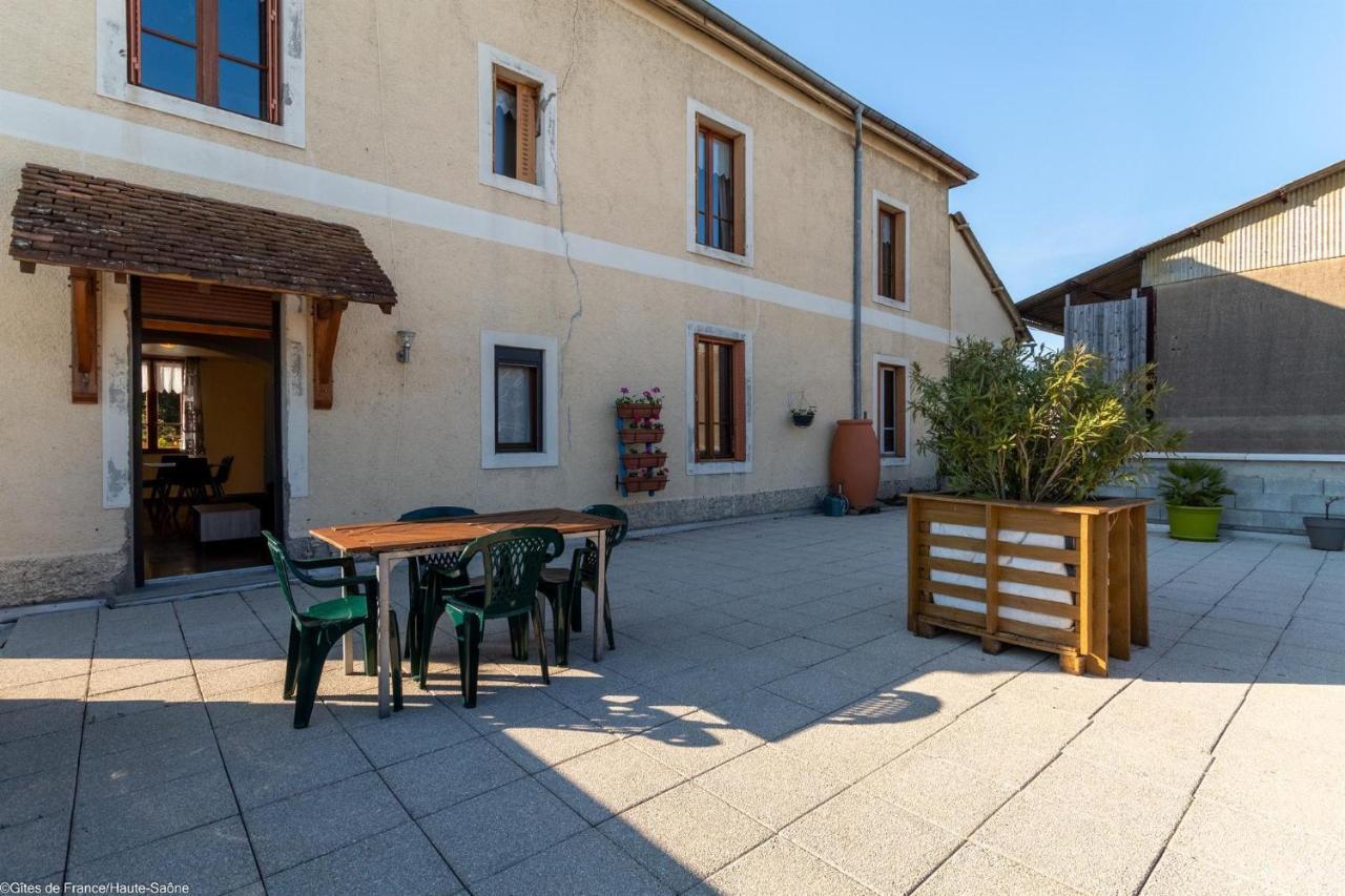 Les Hirondelles Villa Pesmes Exterior photo